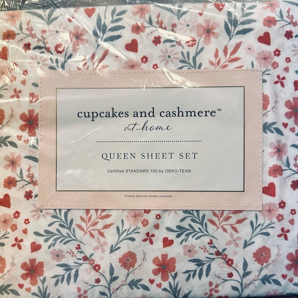 CUPCAKES & CASHMERE Queen Hearts Vines Sheet Set - Picture 3 of 3